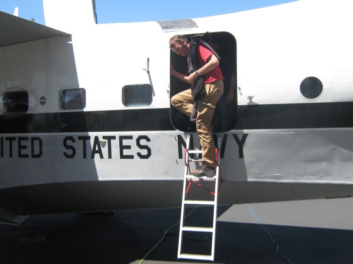 uitgenodigd aan boord van een oud US Navy vliegtuig van een echtpaar @ Boulder city airport 